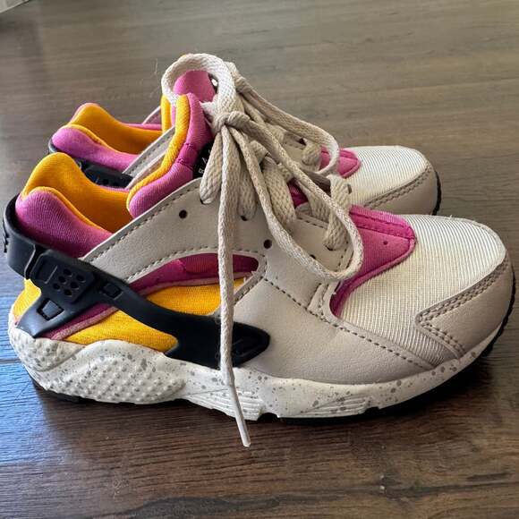 NIKE KIDS HUARACHE RUN GS LIGHT BONE LETHAL PINK SIZE 6.5Y NEW WITH BOX - Picture 1 of 10